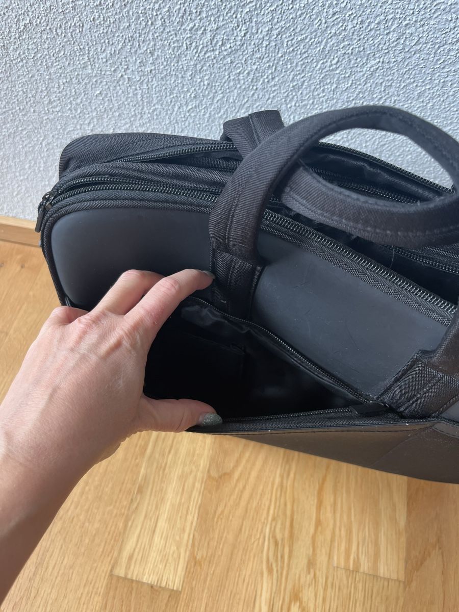 Valises & Sacs: Schwarze HP Laptop Tasche – D'occasion à Zürich par ana.vla 1