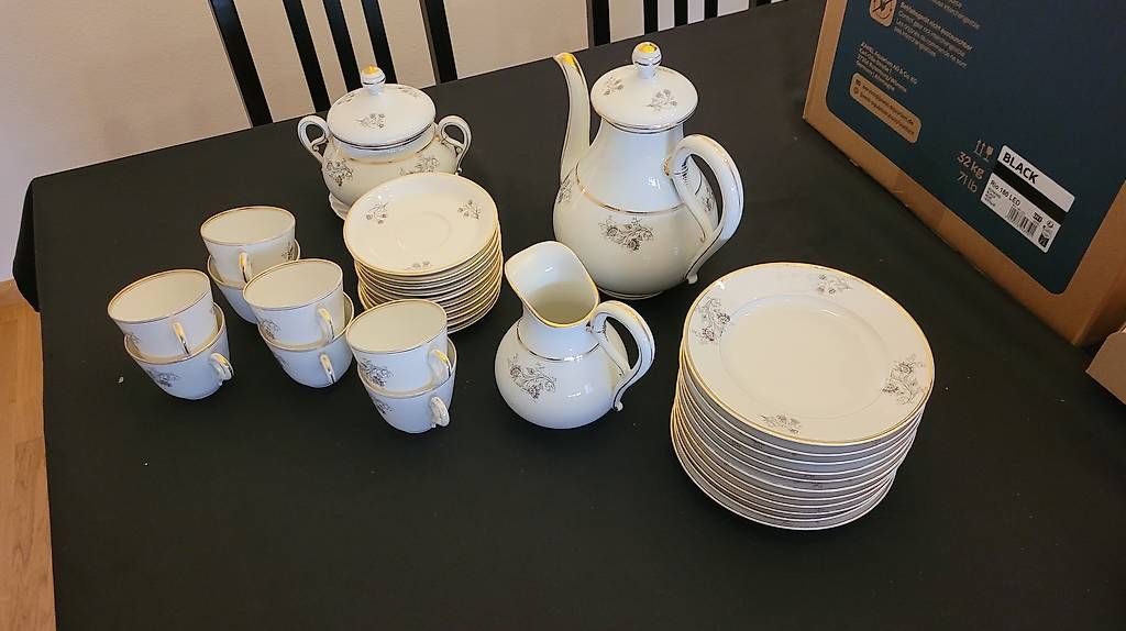 Set di piatti: Teeservice Vintage Mehrteilig – Usato da Münchenstein venduto da Flip_2405