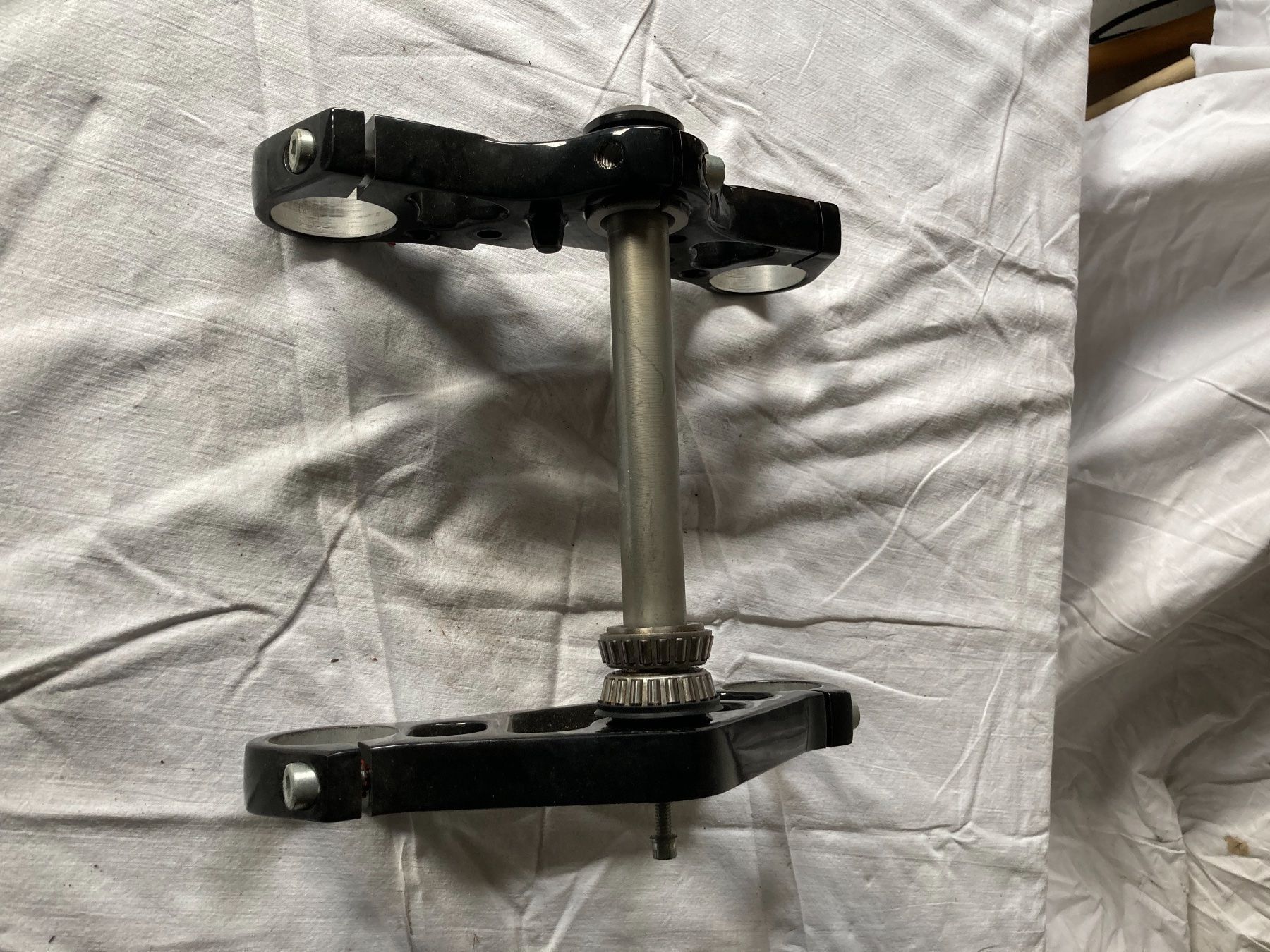 Harley-Davidson Tutti i ricambio per moto: Harley Davidson Gabelbrücke V Rod – Usato da Schötz venduto da Harley35 4