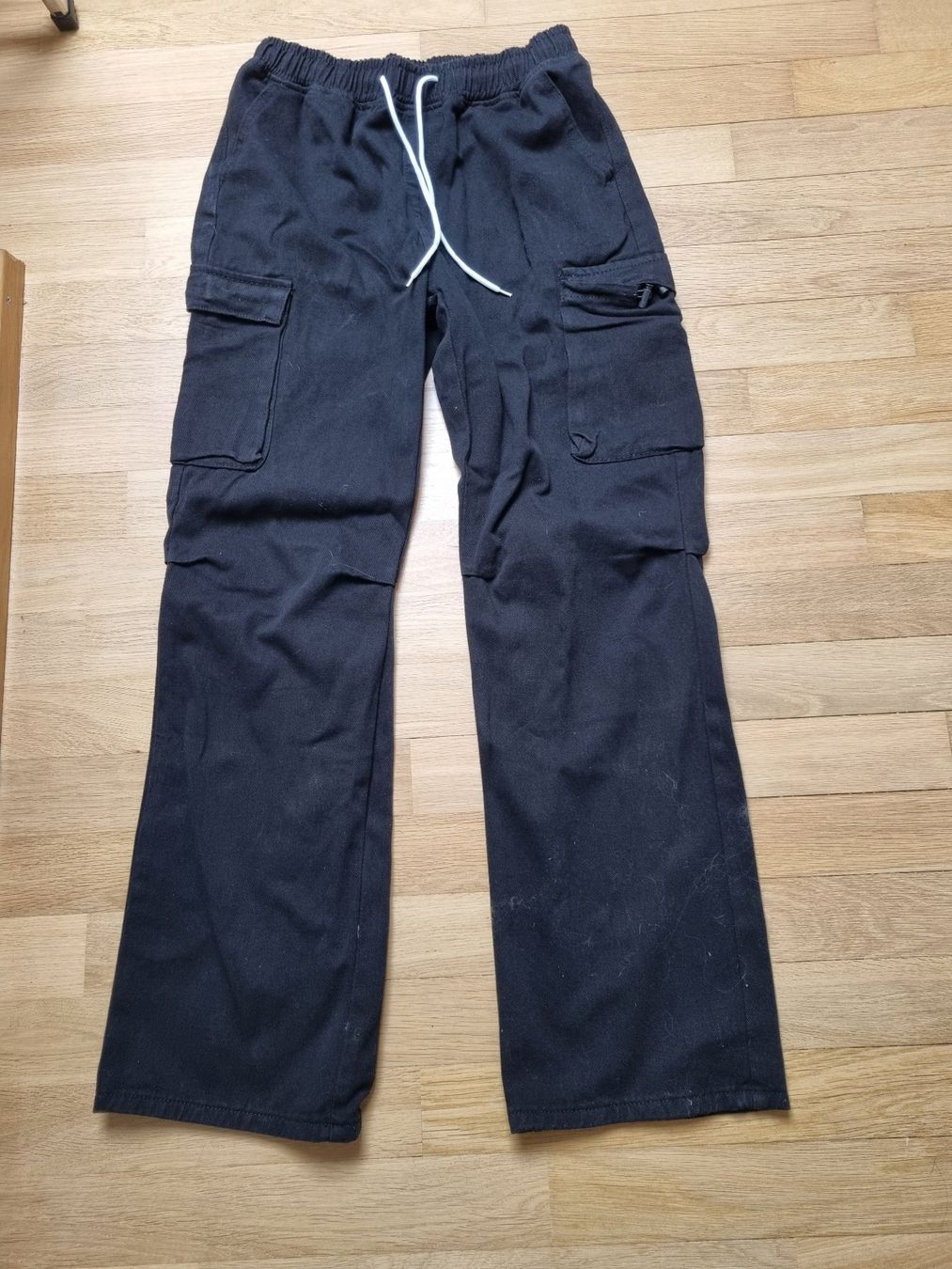 Pantaloni: Schwarze Stoffhose mit Taschen, Grösse L – Nuovo (secondo la descrizione) da Waltenschwil venduto da Larache90 1