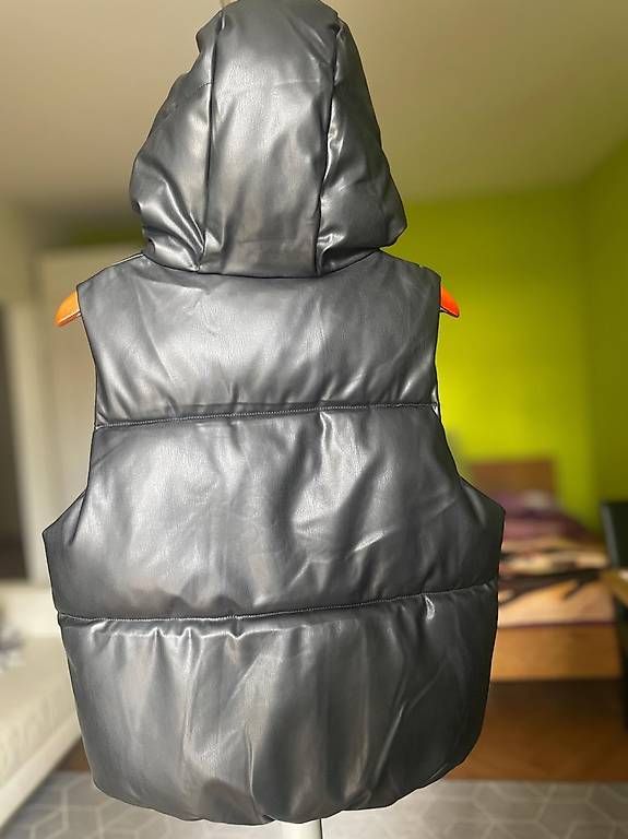 Giacche:  Sleeved Down Jacket FB Sister - Size S (Leather Effect) – Usato da Basel venduto da amu_8n2j 1