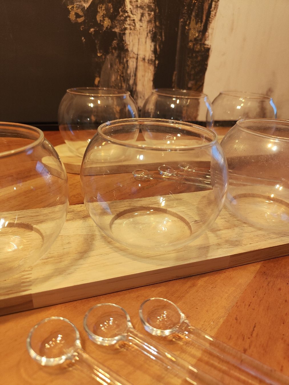 Migros Bicchieri: Serviergläser mit Holzbrettli und Glas-Löffeli – Usato da Windisch venduto da ID_MAF 2