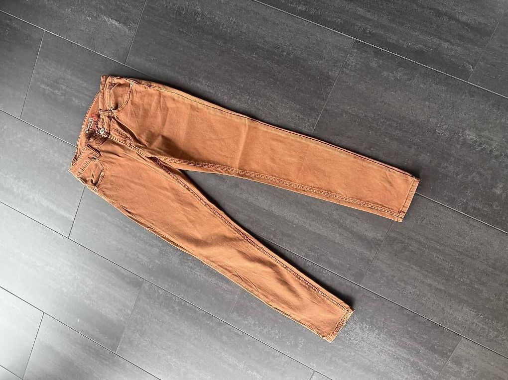 Jeans: Jeans Denim braun / marron straight / 34 – Usato da St. Niklausen LU venduto da Sundy01 2