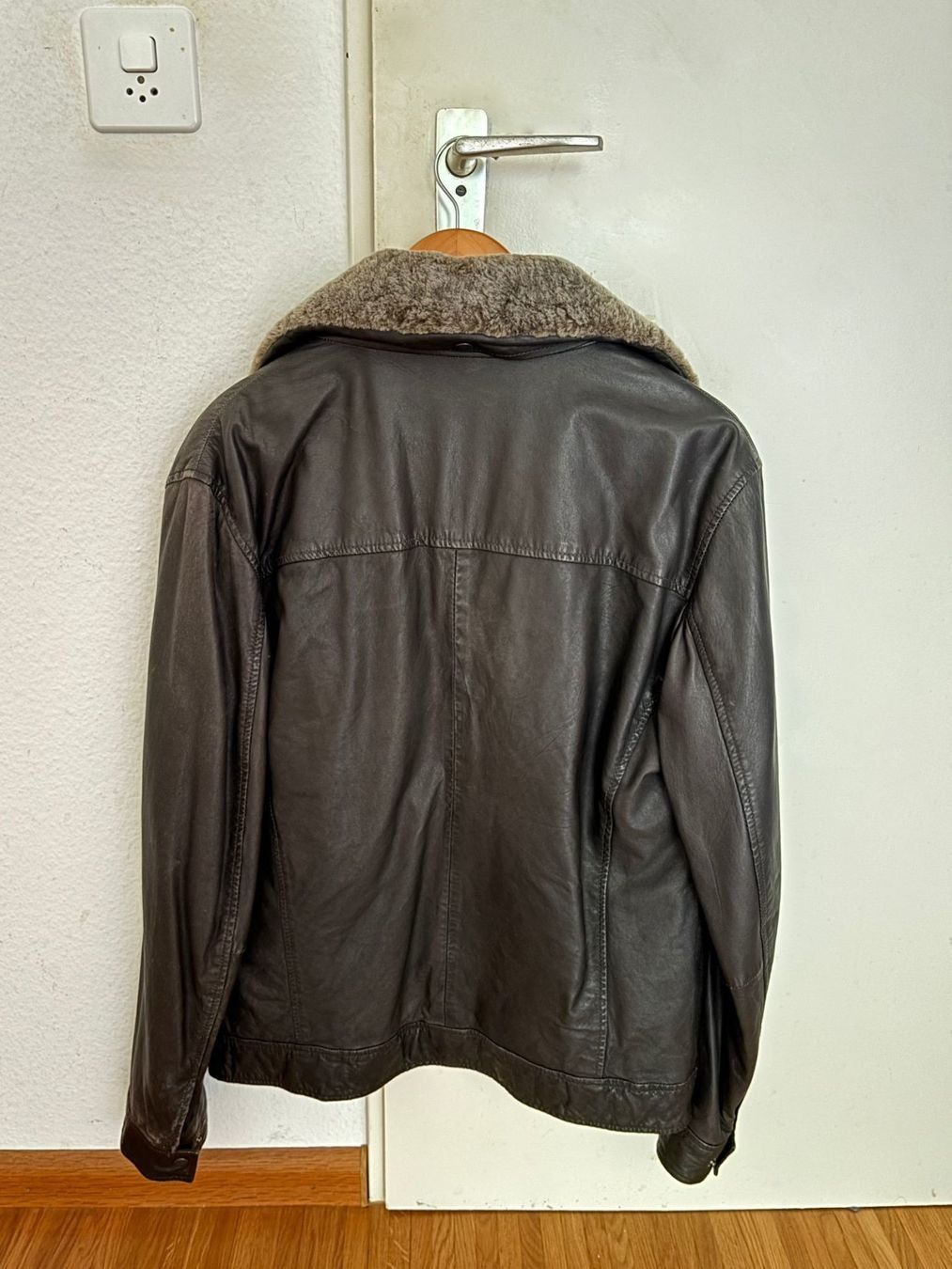 Giacche: Real leather jacket, size M – Usato da Crissier venduto da Chino_20 3