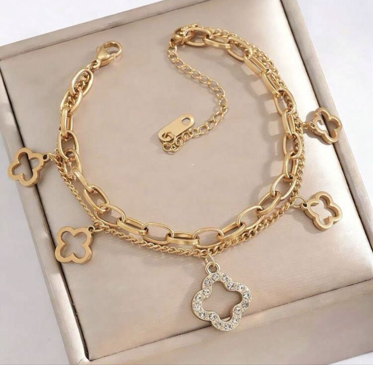 Bracelets: Bracelet  – Neuf avec emballage d'origine à Châtel-St-Denis par Montclair_Swiss