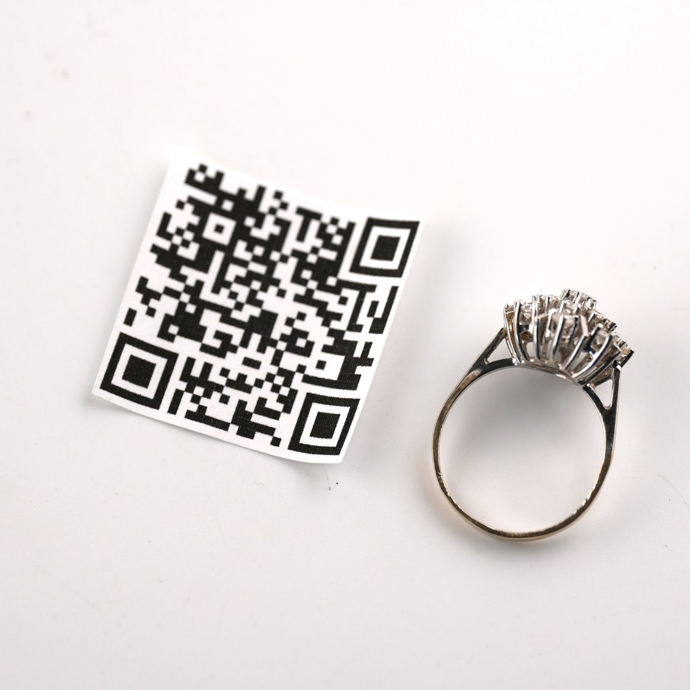 Bagues: Weissgoldring mit Diamanten – D'occasion à Basel par Vip24 6