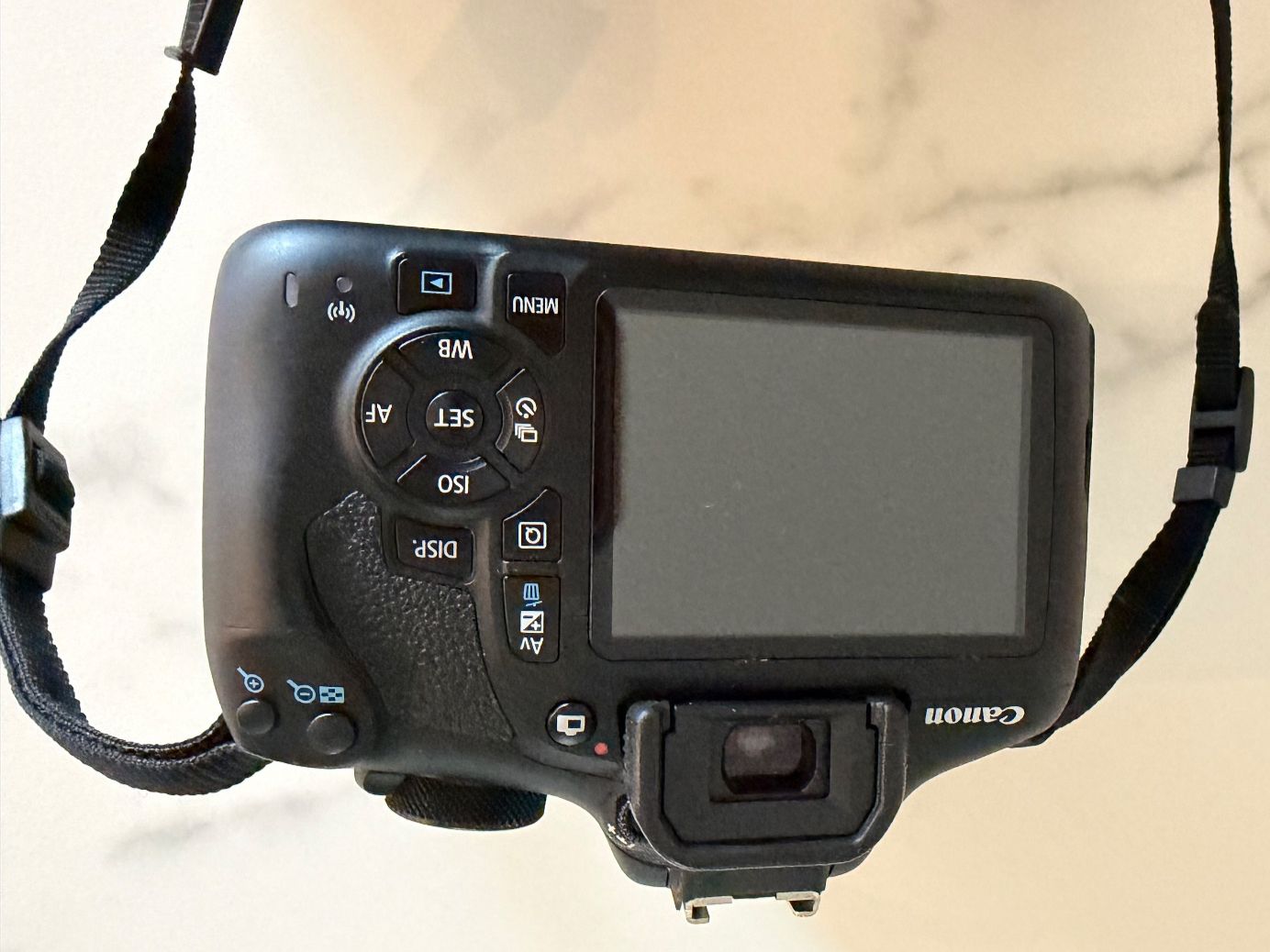 Canon Appareil photo: Canon EOS 1300D + 2 Objektive + SD-Karte + Ladegerät – D'occasion à Otelfingen par kan_cs56 7