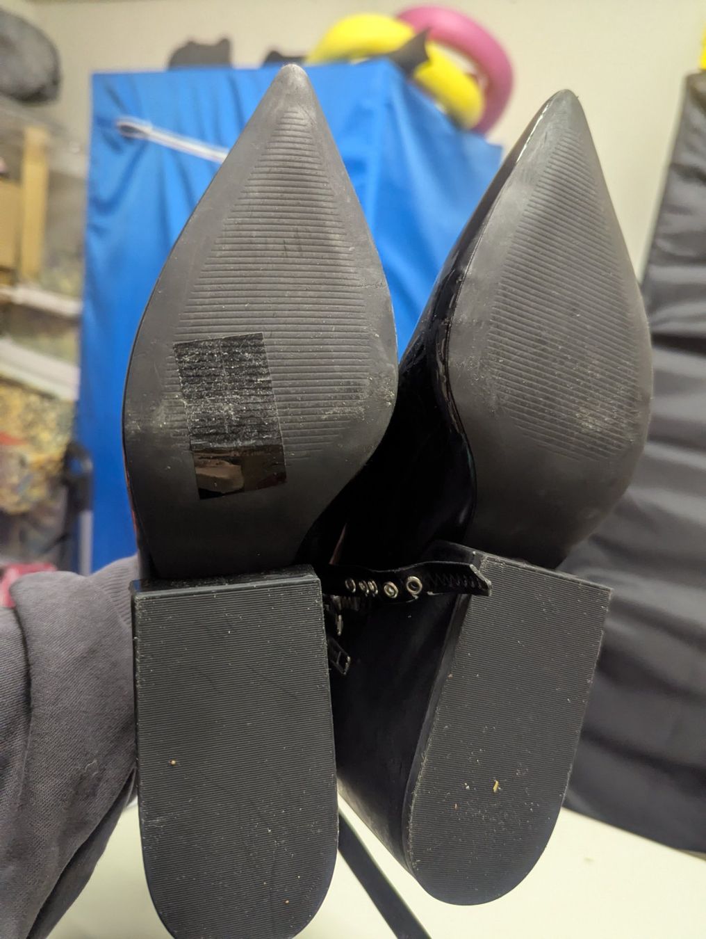 Scarpe da donna: Cheap Monday schwarze Lack-Ankle Boots, Grösse 39 – Nuovo (secondo la descrizione) da Zollikon venduto da Mikifare 1