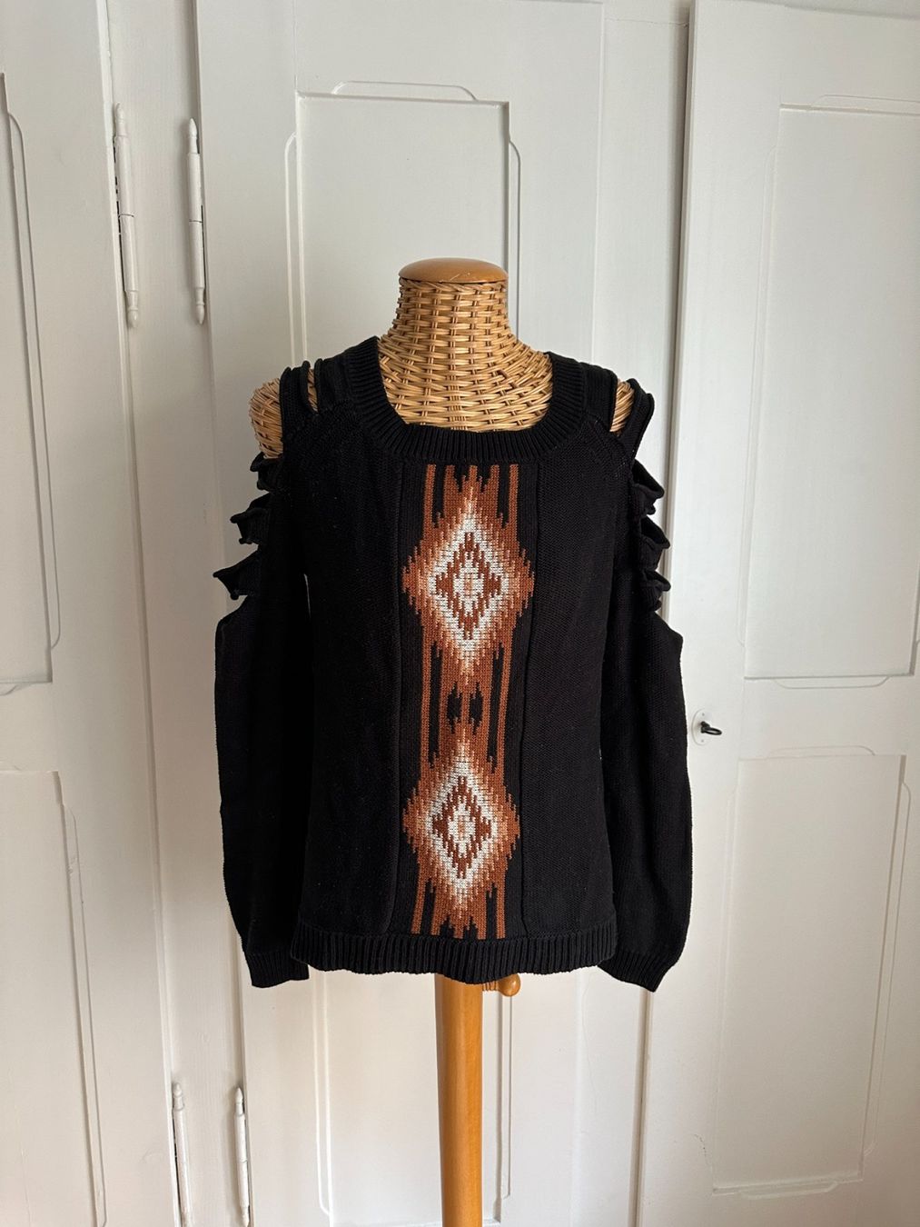 Maglioni & Felpe: FOREVER 21 - Aztec Strickpullover schwarz S – Usato da Zürich venduto da Diazaio