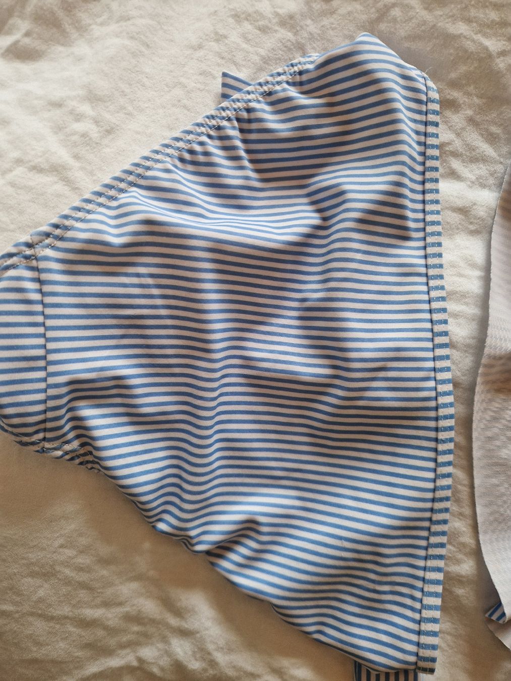 H&M Costumi da bagno & Bikini: Bikinihose gestreift, hellblau/weiss, Grösse 134 Sommer – Usato da Gwatt (Thun) venduto da Letzte-Chance-III 3