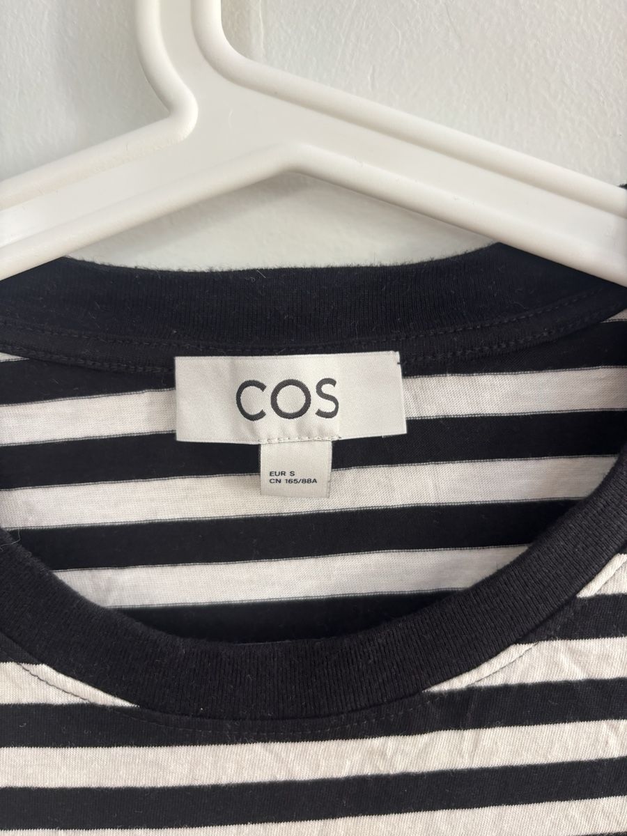Cos T-shirt: Cos T-Shirt – Nuovo (secondo la descrizione) da Schaan venduto da Nina.Zander_1990 1