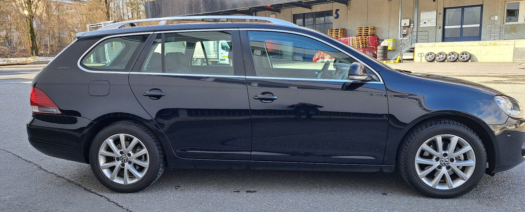 VW Autos: VW Golf VI Variant 1.4 TSI, Team, Schwarz – D'occasion à Giswil par  3
