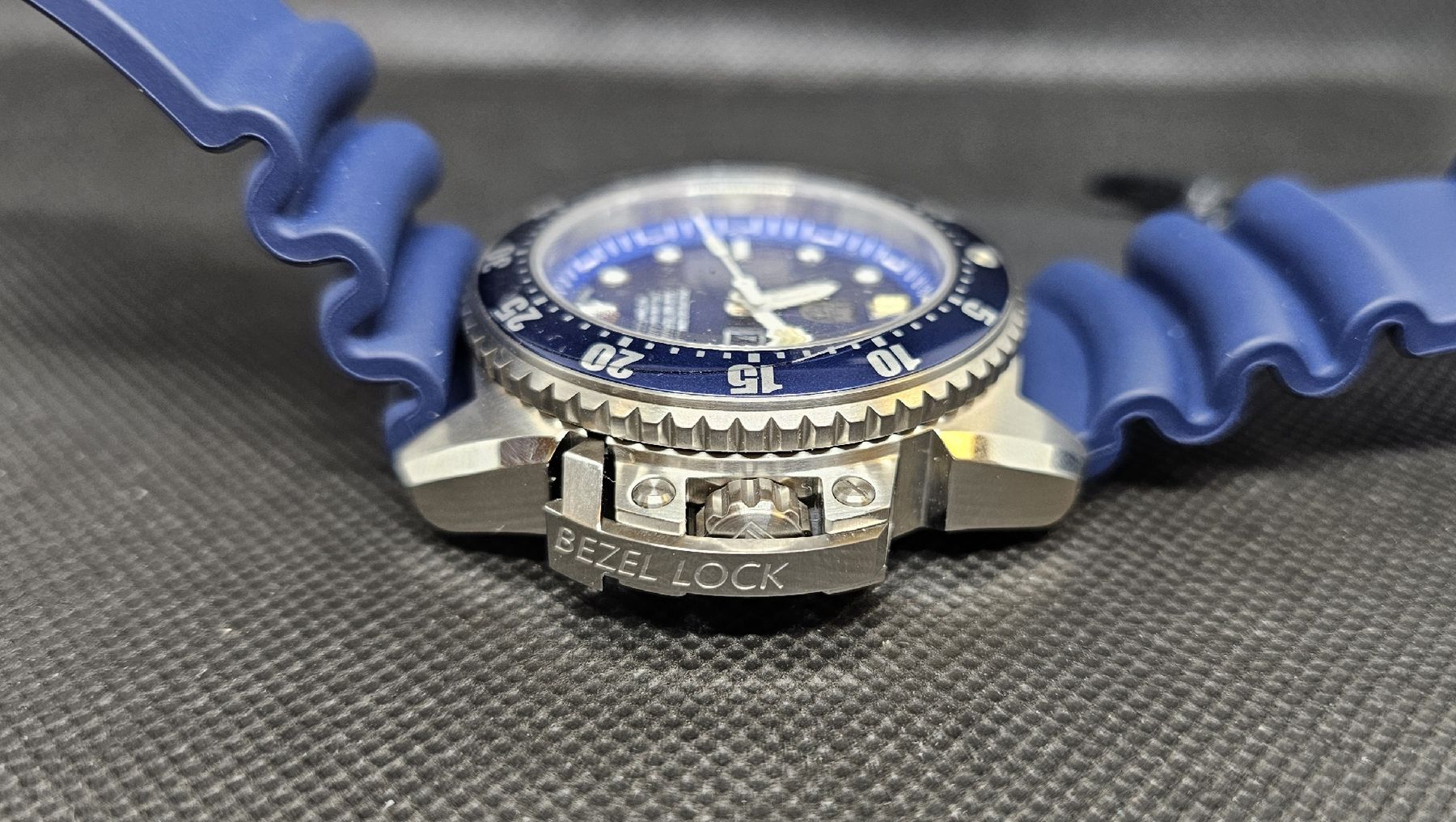 Luminox Orologi: Luminox Automatic Diver 500M Serie 1580 Blau inkl. USB – Nuovo (secondo la descrizione) da Wangen an der Aare venduto da RetroKontor 5