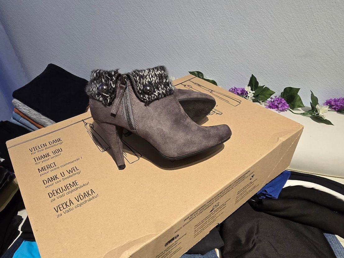 Scarpe da donna: Stiefelette Damen Grösse 39 – Usato da Chur venduto da Mikymiki