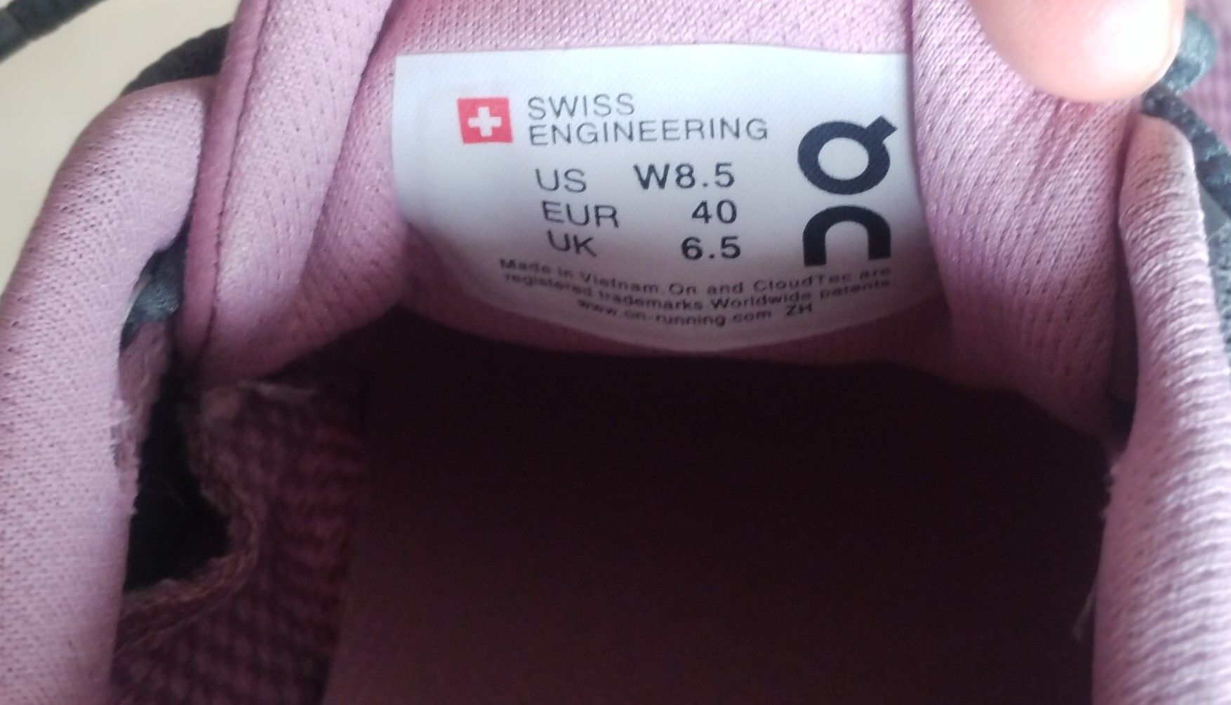 On Scarpe da donna: on Cloud Schuhe Grösse 40 wie neu – Usato da Schiers venduto da bak007 5