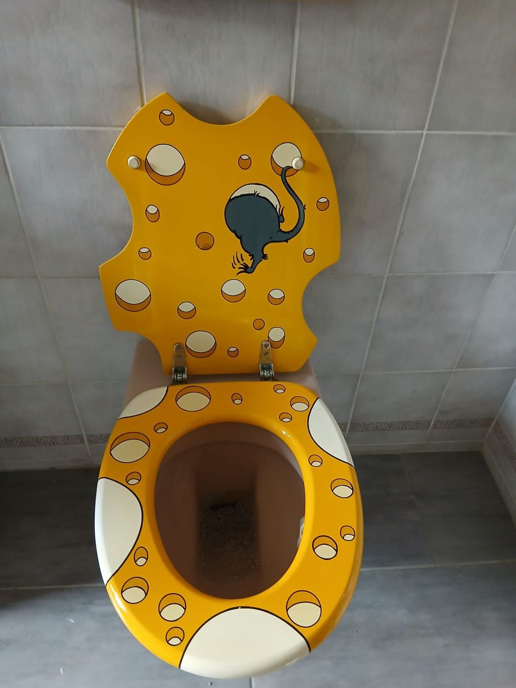 WC: WC Deckel Ratte oder Maus ca. 25 jährig fabrikneu – Nuovo e nell'imballaggio originale da Grenchen venduto da juebo 1