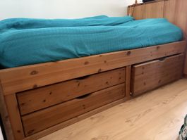 Bett mit Schubladen
