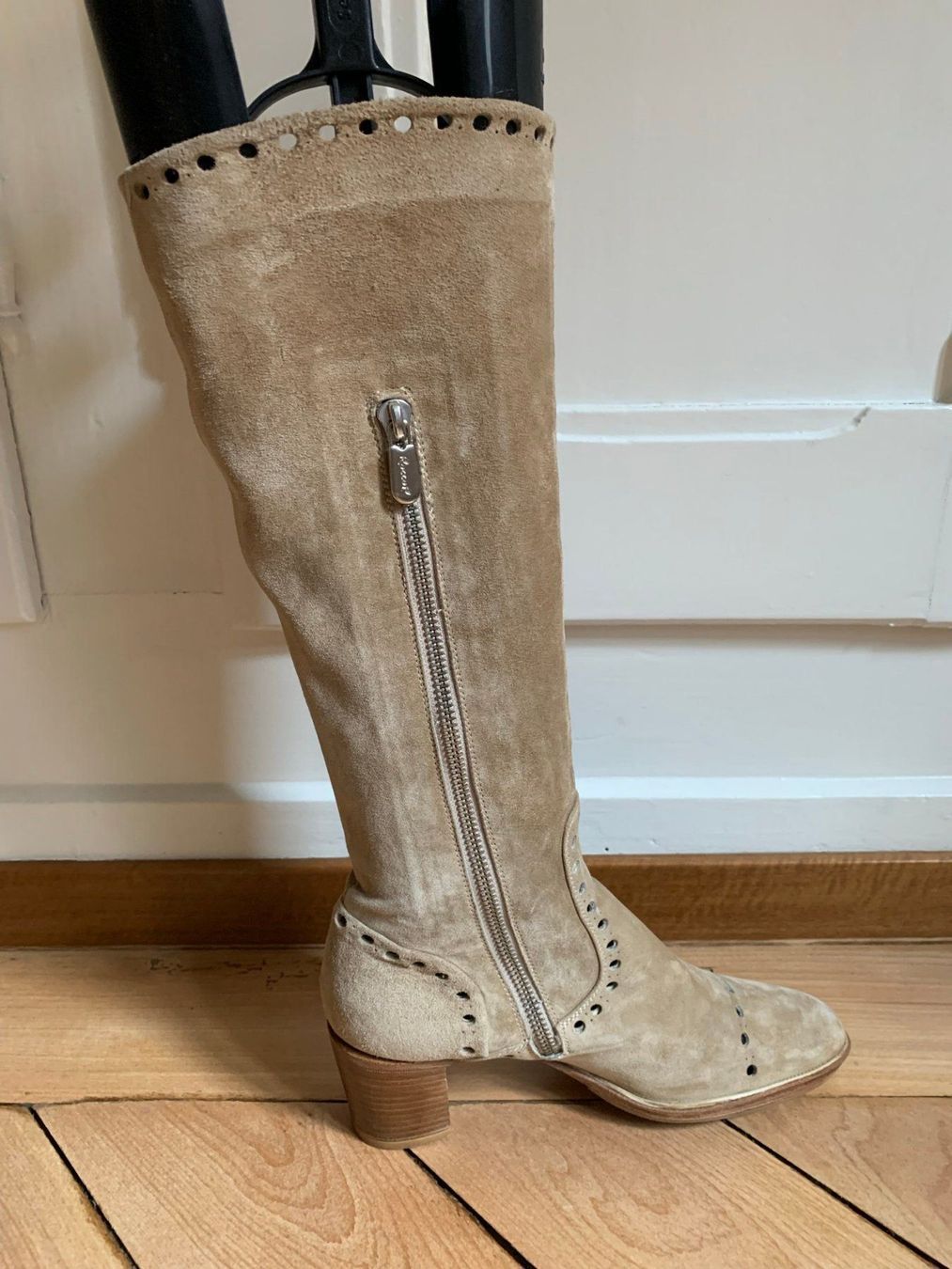 Scarpe da donna: ROCCO P. Wildleder Stiefel hellbraun 35 – Usato da Zürich venduto da Diazaio 2