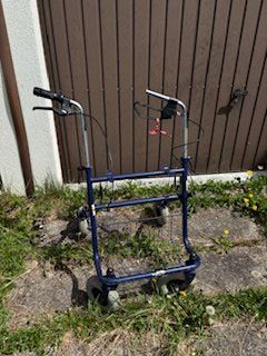 Aides à la marche: Rollator – D'occasion à Küsnacht par a.rochat