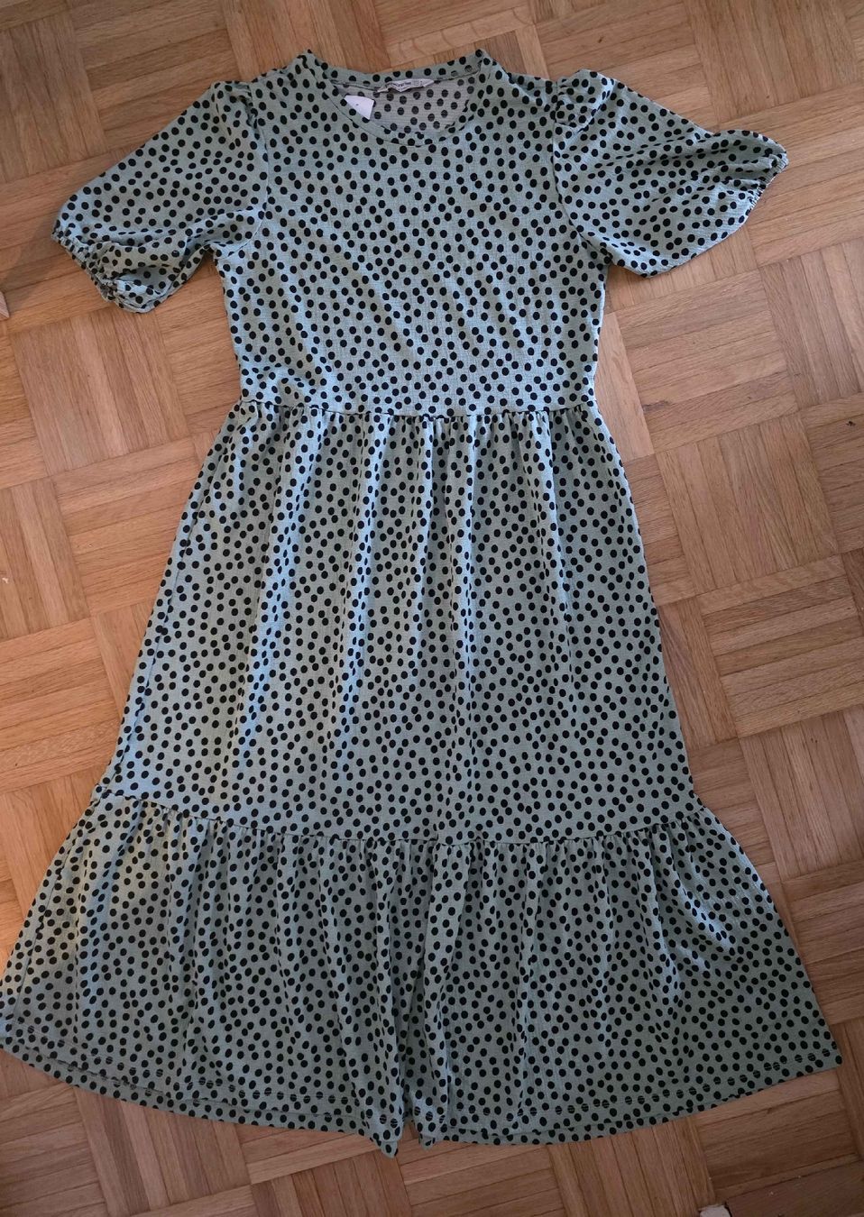 Vestiti: Sommerliches Punkte-Kleid mit Puffärmeln, Grösse M – Usato da Horw venduto da Zedy01