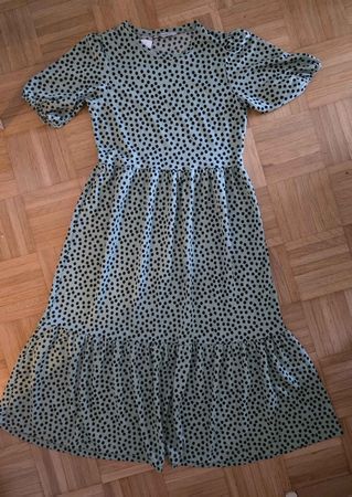 Sommerliches Punkte-Kleid mit Puffärmeln, Grösse M