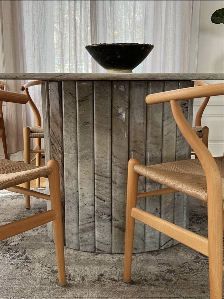 Tische: Oval Marble Table, Pedestal Base, Good Condition – Gebraucht aus Neuchâtel von kri_sqz5 2