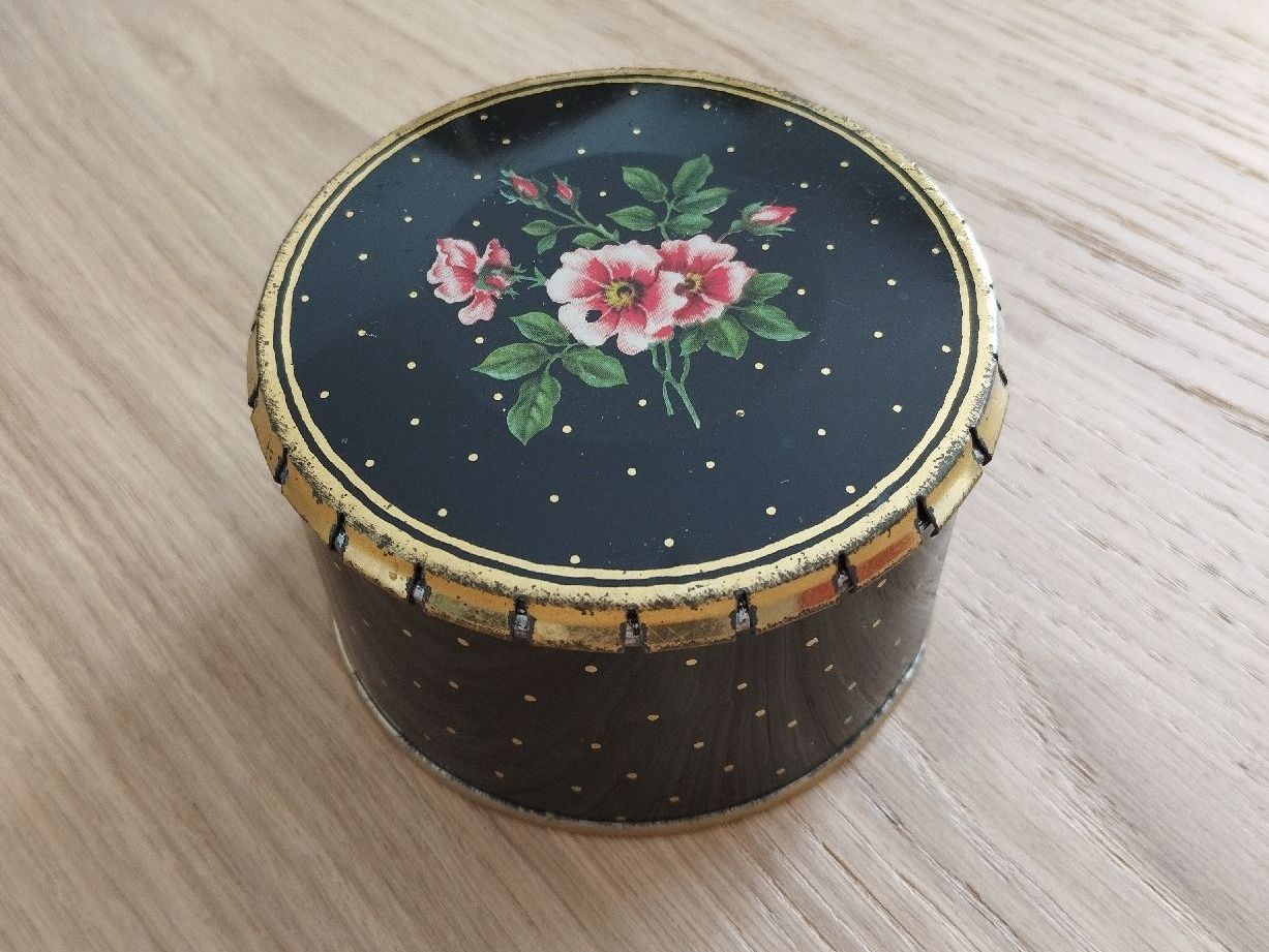 Barattoli: Jolie boîte ancienne – Usato da Villars-sur-Glâne venduto da olhu