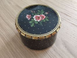 Jolie boîte ancienne