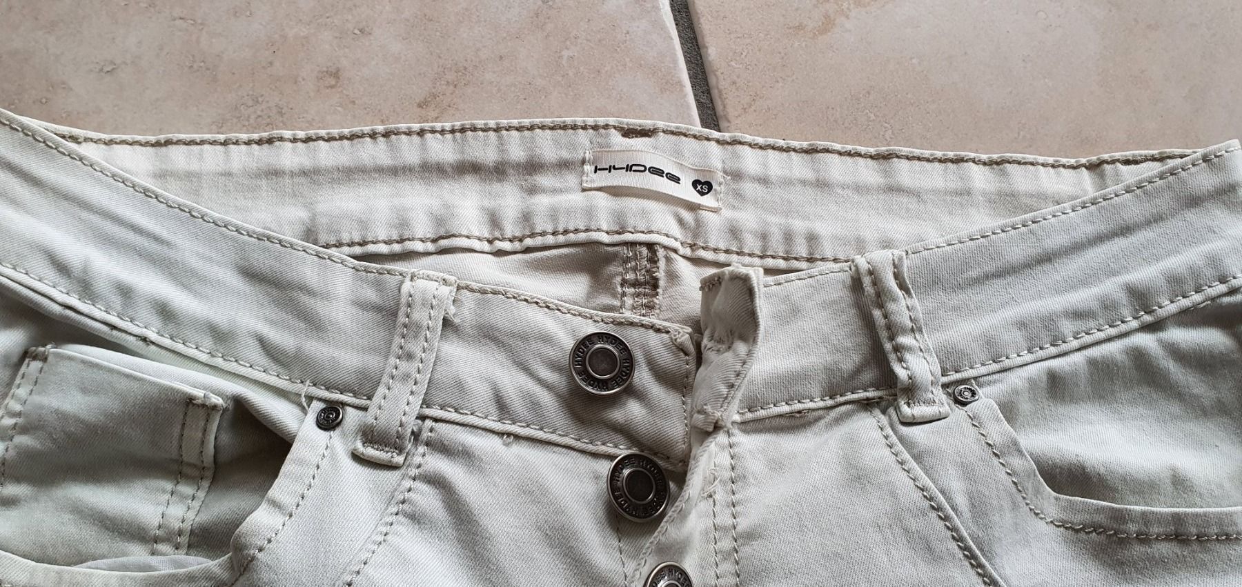 Hosen: Pantalon en coton XS blanc cassé – Gebraucht aus Moutier von gvmv 1