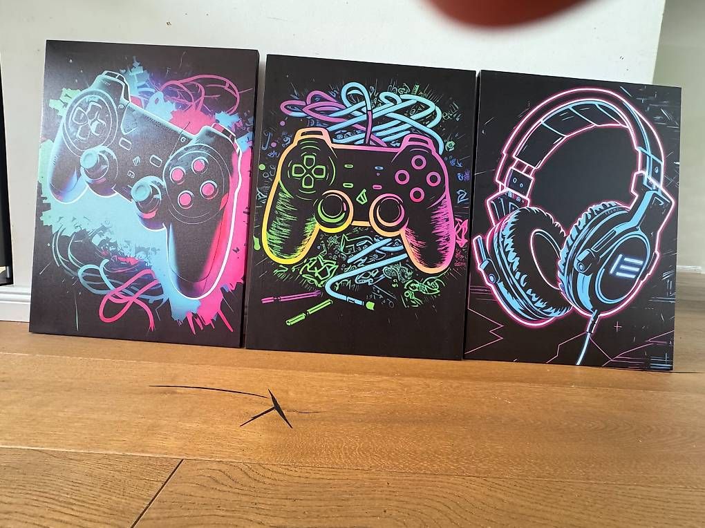 Foto & Immagini: 3er Set Gaming Leinwandbilder, Neon-Stil, Controller,Headset – Usato da Hünenberg See venduto da bobby0102 1