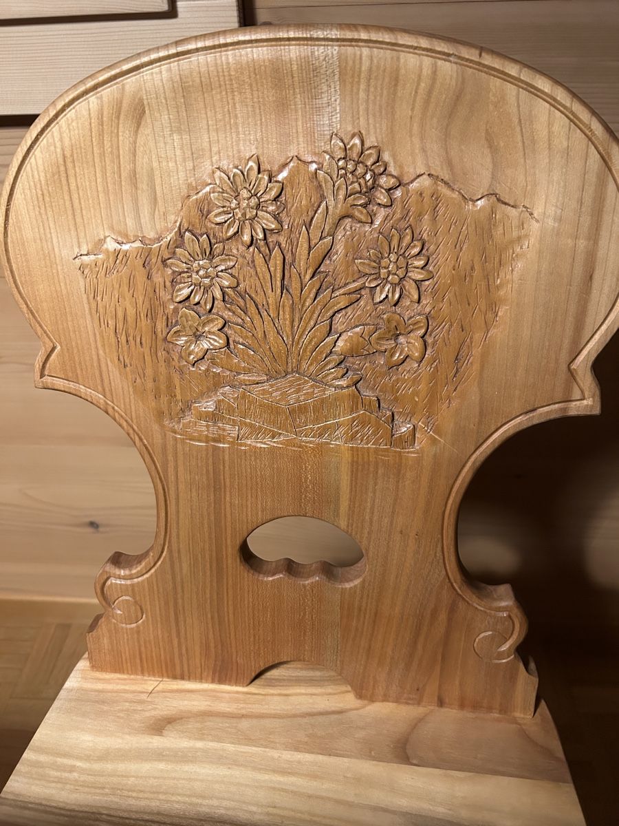 Sedie: Stuhl Stabelle Kirschbaum Holz handgeschnitzt – Usato da Wengi b. Frutigen venduto da Niesen3714 5
