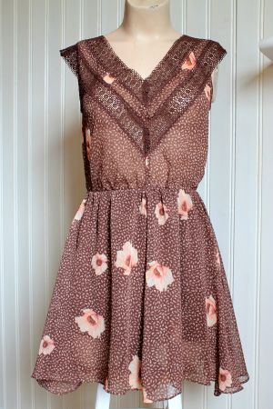 H&M * kurzer JUMPSUIT mit Spitze  36  S  Neu!