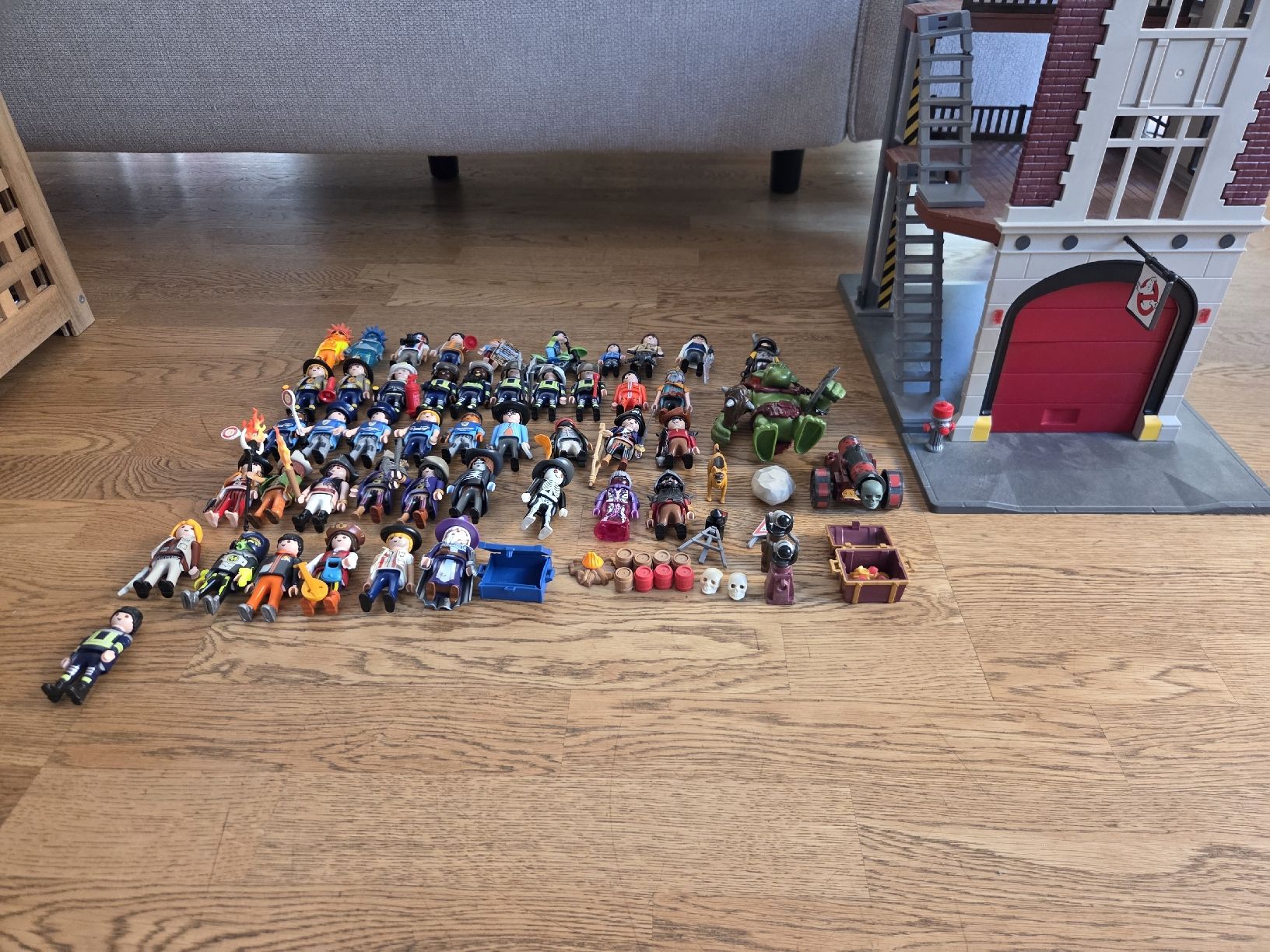 Playmobil Giocattoli: Ghostbusters Haus + viele Figuren – Usato da Mittelhäusern venduto da ABC_XYZ 1