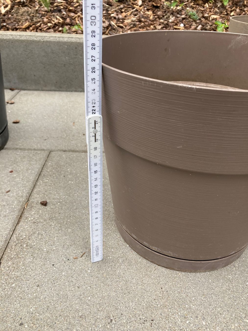 Vasi per fiori: 4x Blumentöpfe beige mit Untersetzer – Usato da Hitzkirch venduto da eve_may 6