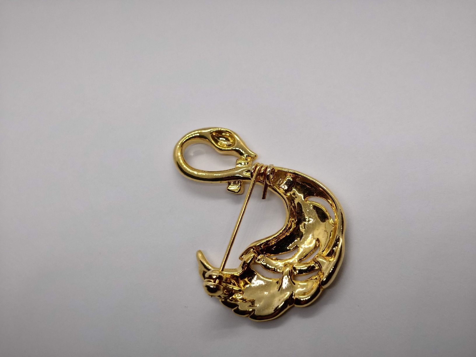 Broschen & Nadeln: Brosche Schwan goldfarben mit Steinen Grösse ca 5.5cm – Gebraucht aus St. Gallen von GIULESGG 4