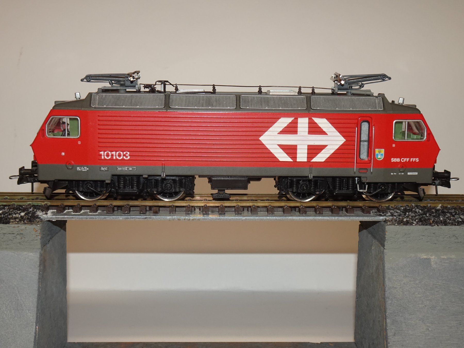 Roco Trains électriques: ROCO SBB Re 4/4 IV   H0 DC – D'occasion à Hinwil par Berling0 1