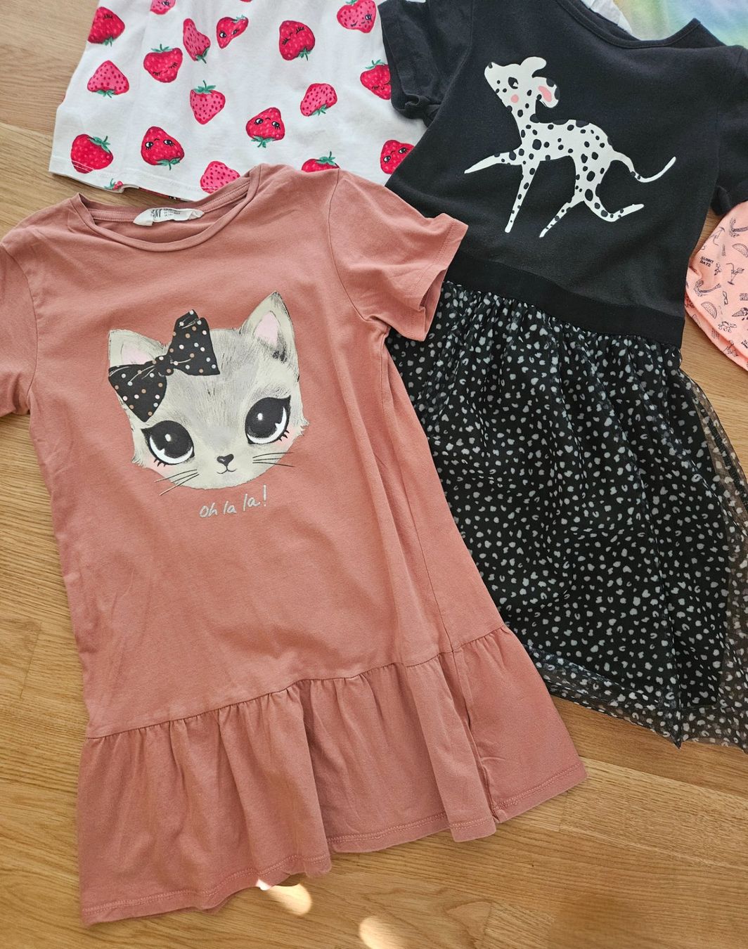 Lotti & Set di vestiti: Mädchen Kleiderpaket Gr. 122/128 – Usato da Bellach venduto da RE-NA 3