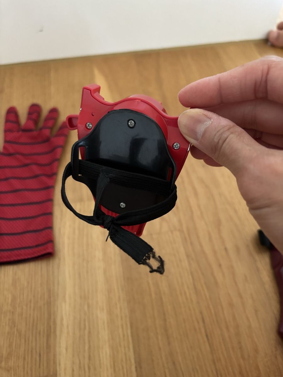 Costumes: Spiderman & Ironman light-up mask and accessories – D'occasion à Würenlos par sue_wp8k 6