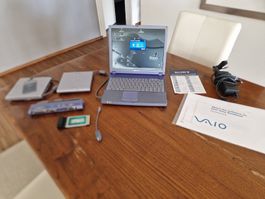 Sony Vaio PCG-Z600HEK mit Zubehör