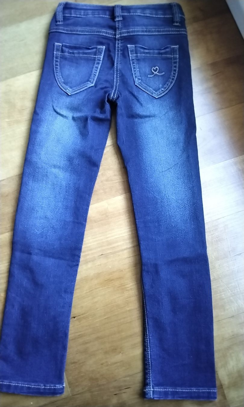 S.Oliver Pantaloni: S.Oliver Jeans, Top Zustand, Grösse 122, Mädchen – Usato da Büren SO venduto da T02rickonSWE 1