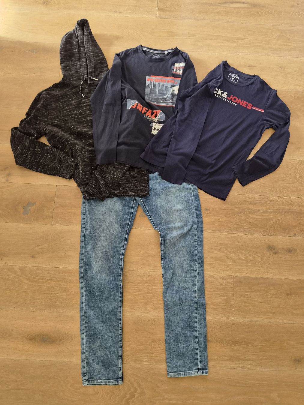 Lotti & Set di vestiti: Kleiderpaket Junge Gr. 182, 4 Teile – Usato da Stetten SH venduto da yackson