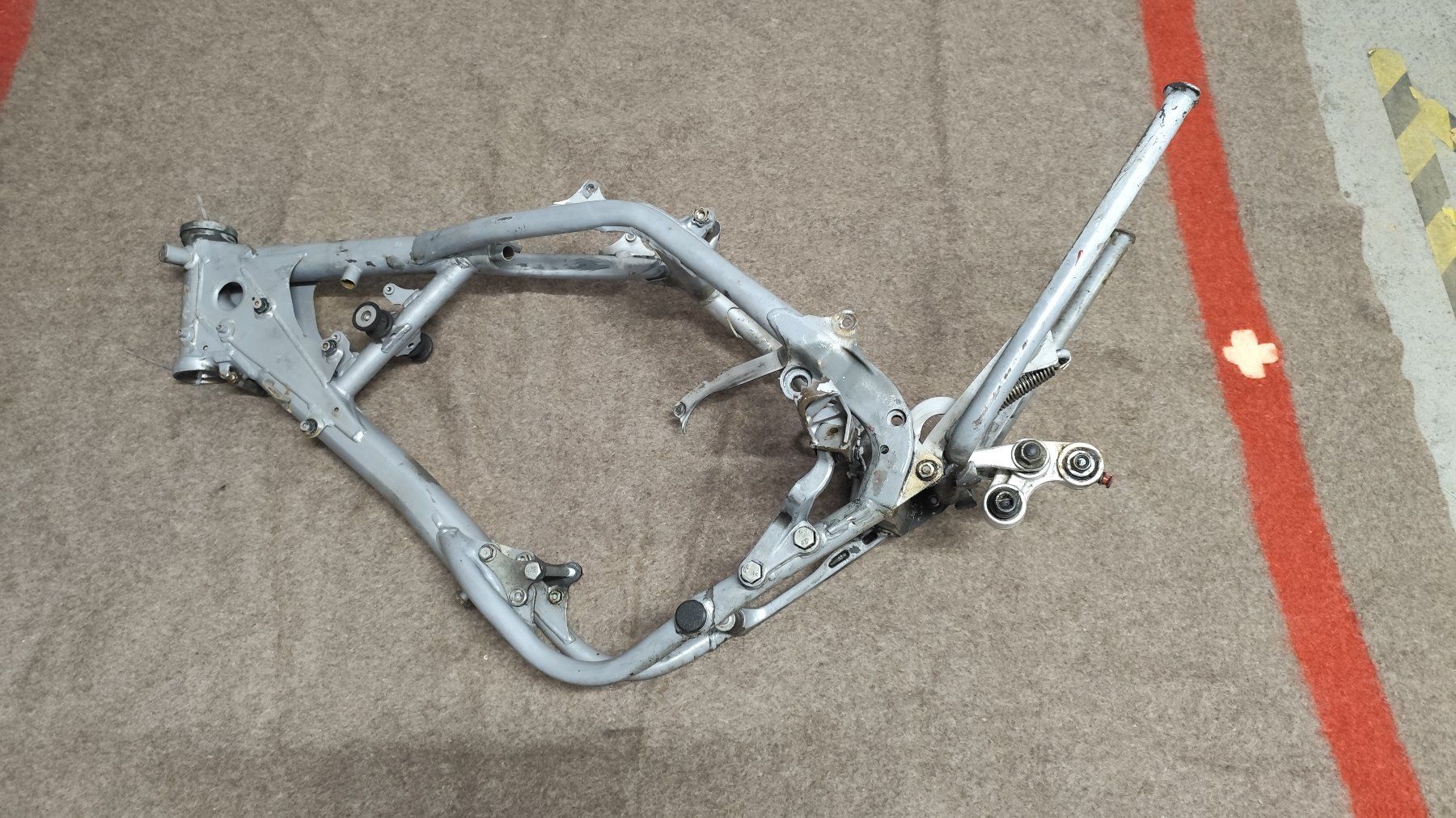 KTM Tutti i ricambio per moto: KTM 640 SC 2002 Rahmen mit Papieren – Usato da Auw venduto da svenschuler