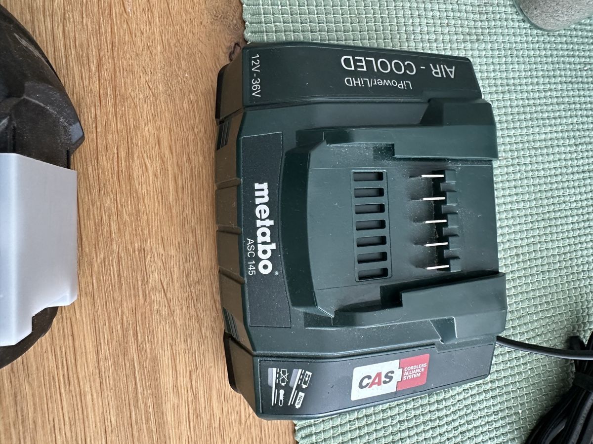 Ladegeräte: metabo ladestation mit 2 Akkus – Gebraucht aus Landquart von lumima 1