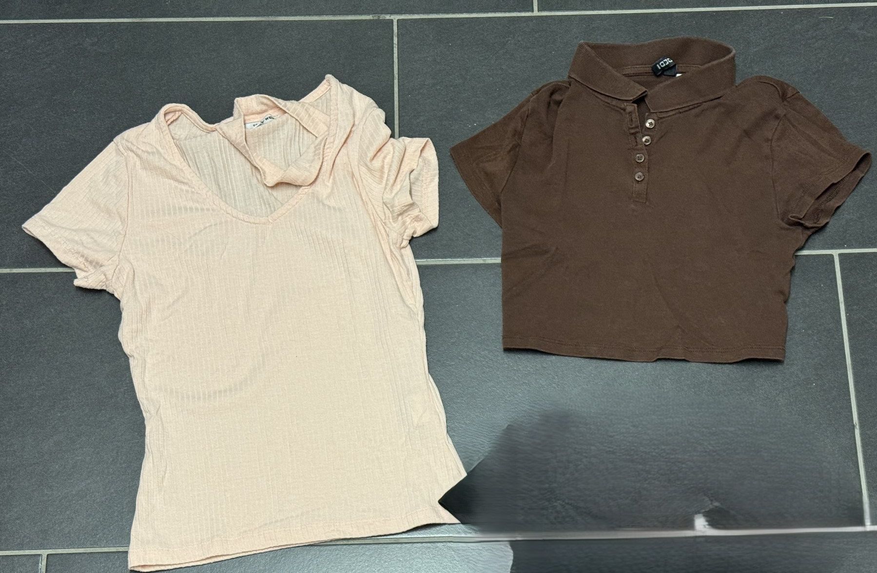 Kleiderpakete & -sets: Diverse Shirts kurz, lang, Trägershirt Mädchen – Gebraucht aus Würenlos von CaSteSeNievis 1