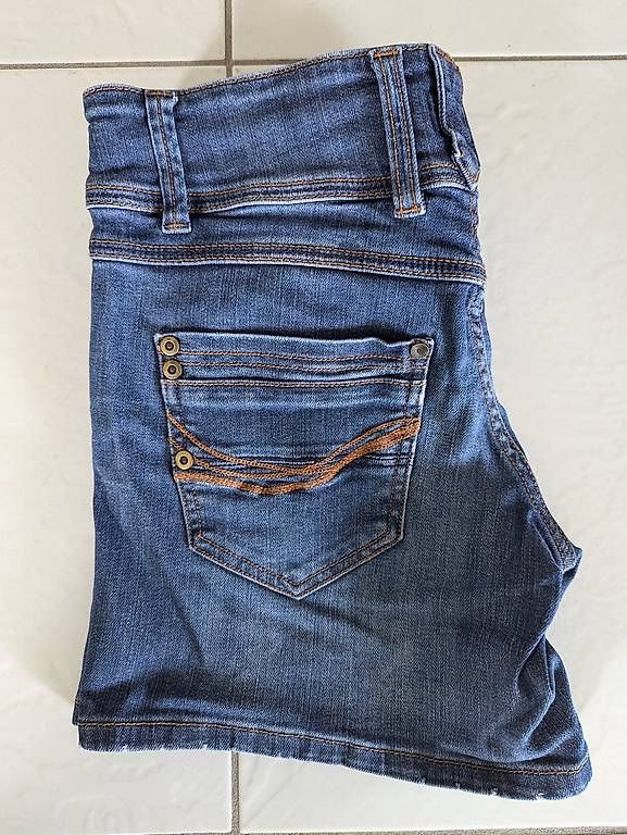 Yes Or No Jeans: Jeans Shorts YESorNO – Gebraucht aus Herzogenbuchsee von Obivius 1