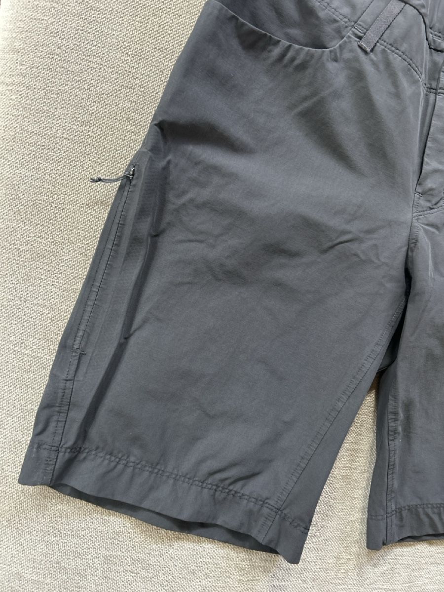 Arcteryx Pantaloni: Arc'teryx Damenhose kurz  – Usato da Gstaad venduto da storchli 2