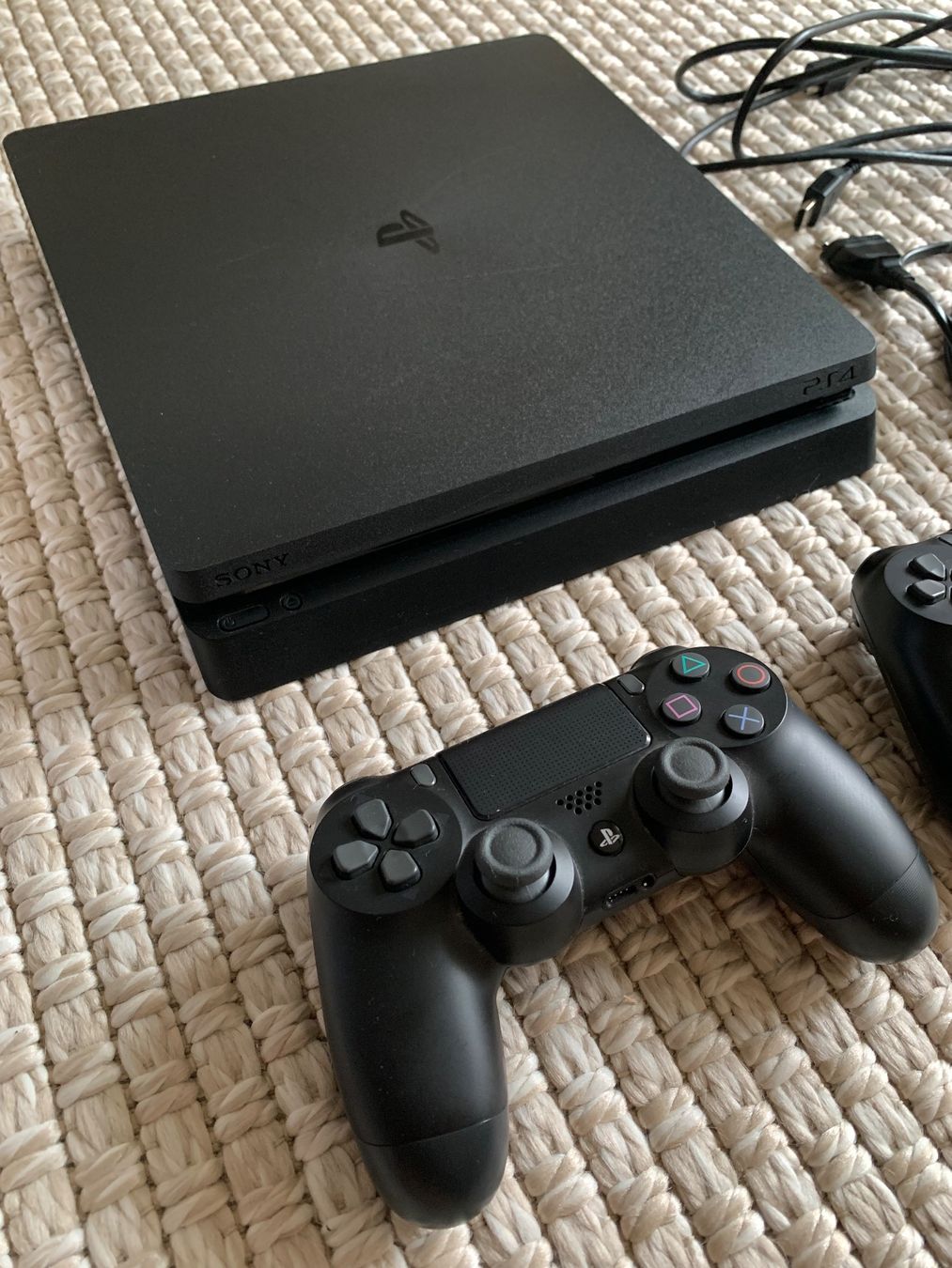 Sony Consoles: Ps 4, 1000GB – D'occasion à Altdorf UR par dan_5byt 1