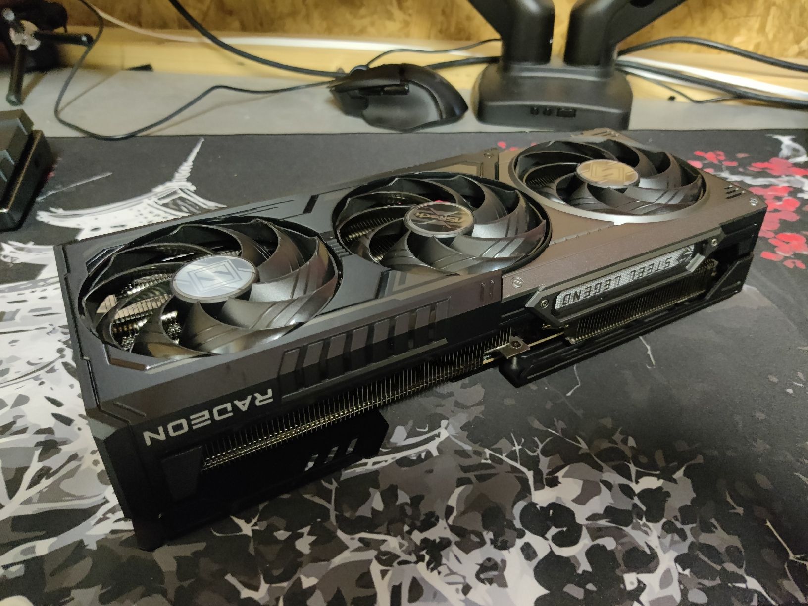 Amd Schede grafiche: RX 9070 XT 16gb Steel Legend – Nuovo (secondo la descrizione) da St-Martin FR venduto da MaxHsr 1