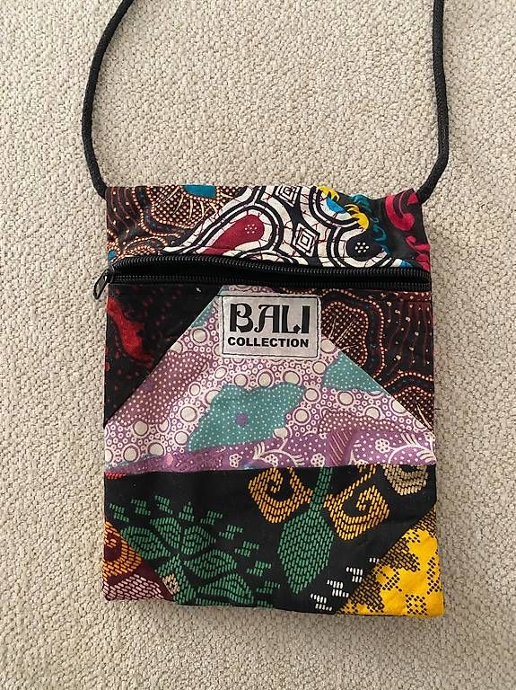 Taschen für Damen: Bali Tasche Umhängetasche – Gebraucht aus Winterthur von car_gn8b