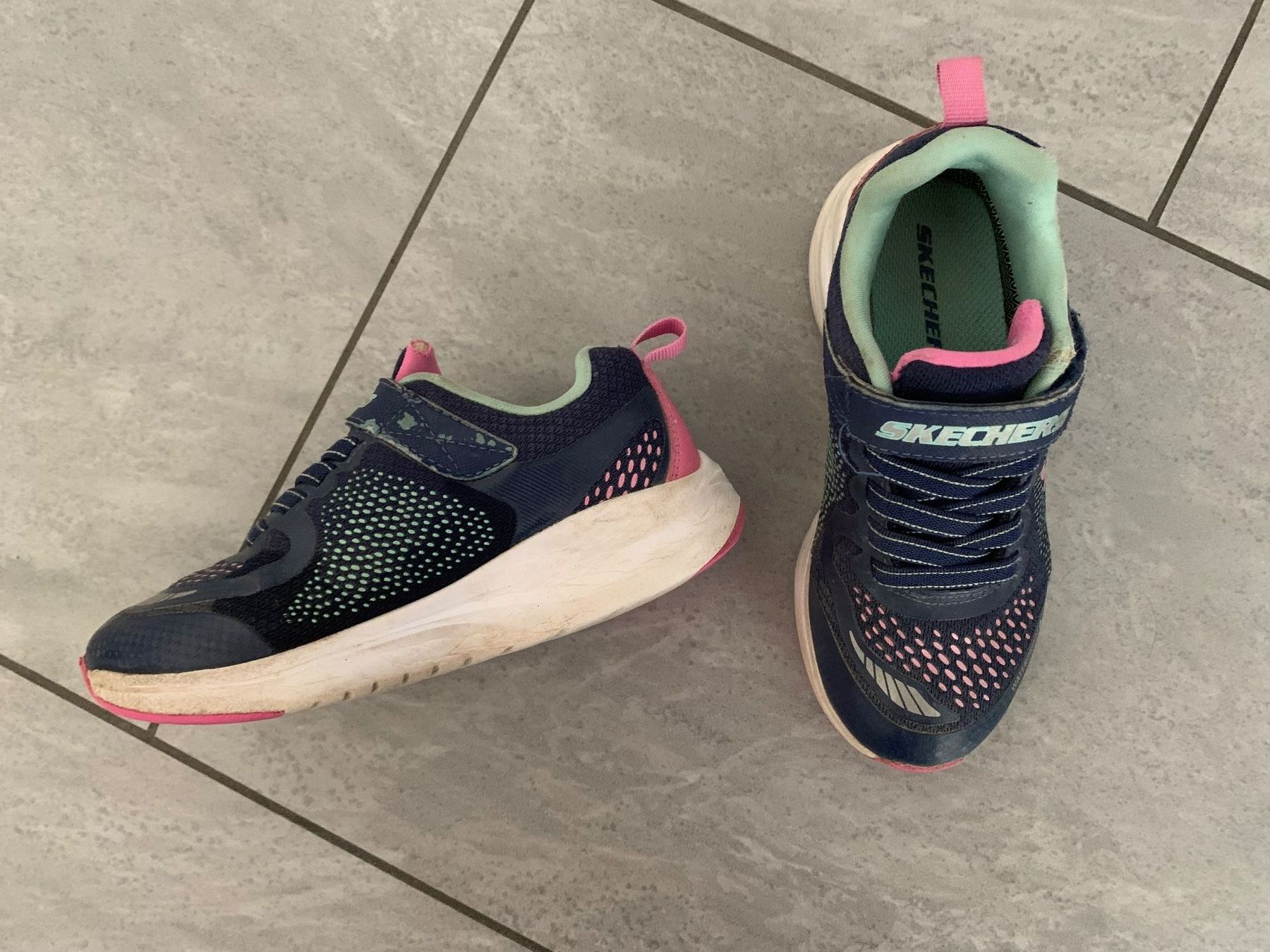 Skechers Scarpe per ragazzi: Skechers / Sneaker - Grösse 28 – Usato da Bülach venduto da Loredana13
